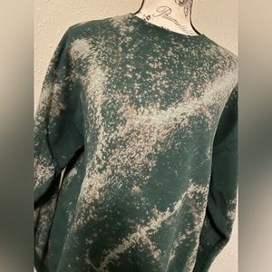 Women’s Distressed pullover